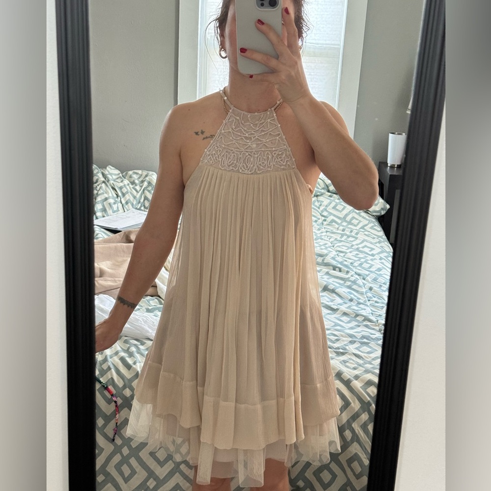 BCBG MAXAZRİA Dress looks amazing worn 1 time